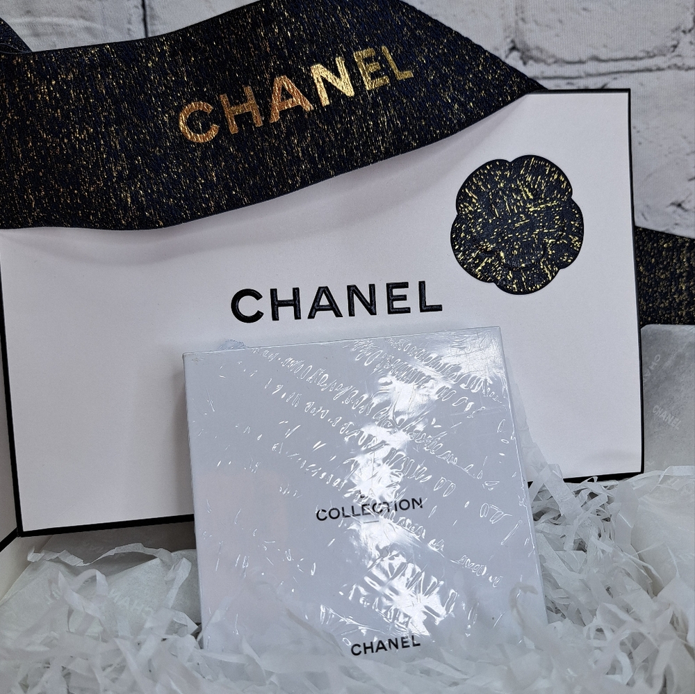 'CHANEL' DOÙBLE LOCK & KEY BOXED GIFT SET w 'CHANEL' GIFT BAG BLACK CAMILĹA ÌÌ - Picture 6 of 16
